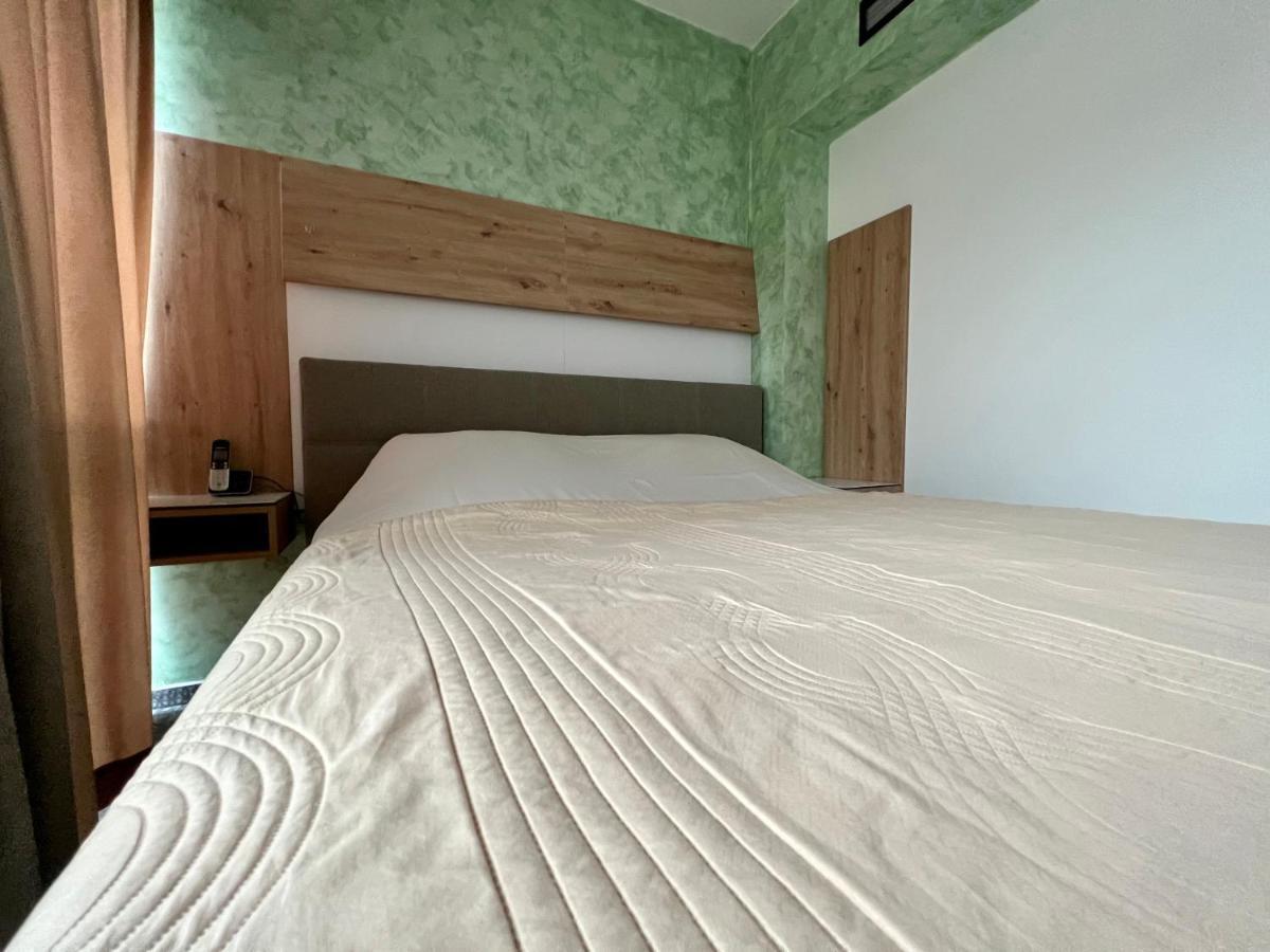 Hotel Brkic Sarajevo Airport - Free Parking מראה חיצוני תמונה