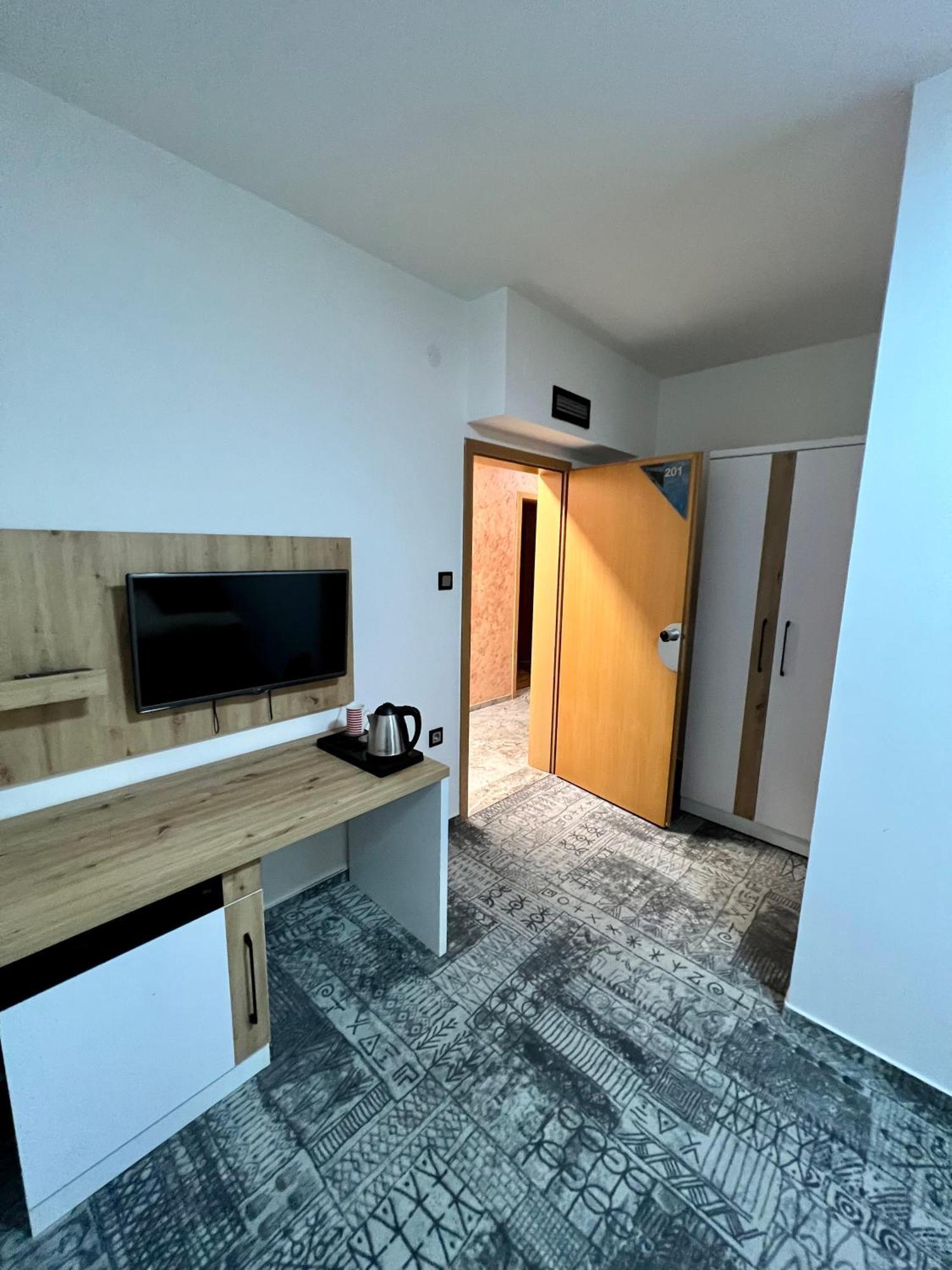Hotel Brkic Sarajevo Airport - Free Parking מראה חיצוני תמונה